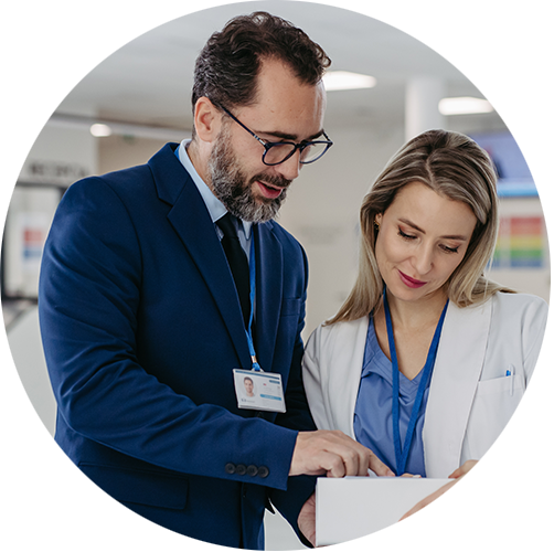 Two peple facing forwrd at an event clapping